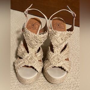 Lucky Brand Tan Espadrille Wedges